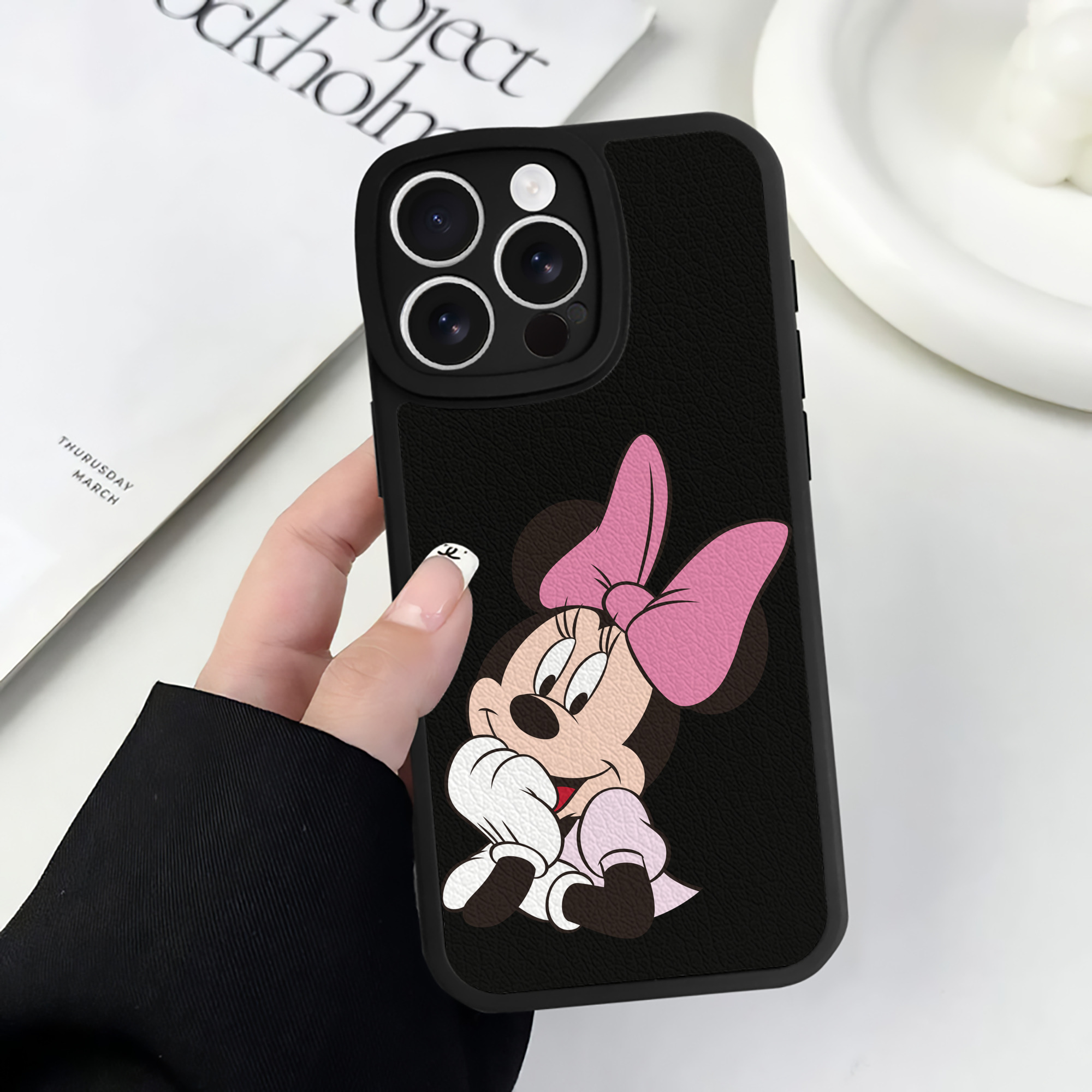 （画像用） ミッキーマウス Mickey Mouse 【iPhone 16シリーズ対応】シリコンスマホケース（レザー調） 材質：シリコン